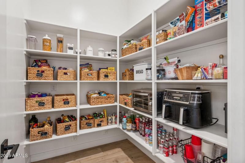 18-web-or-mls-19910-e-vallejo-st