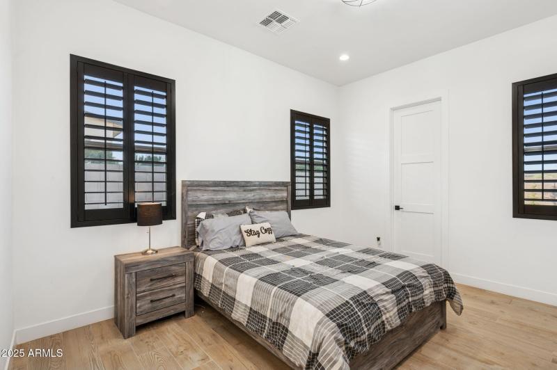 32-web-or-mls-19910-e-vallejo-st