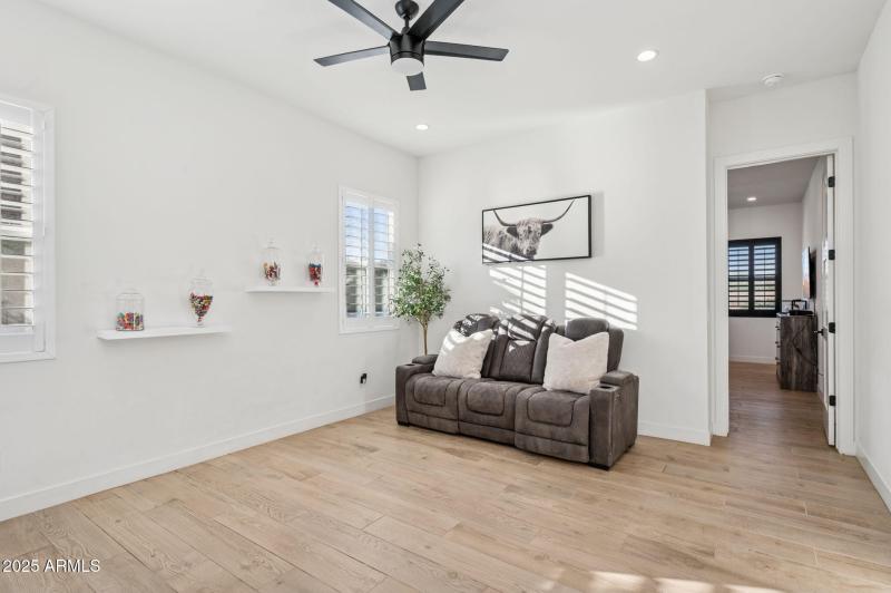 39-web-or-mls-19910-e-vallejo-st