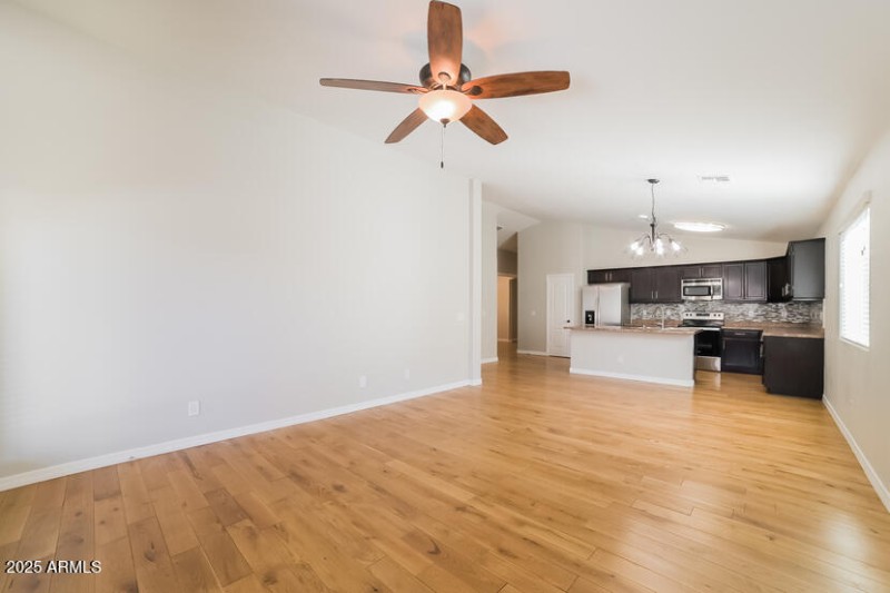 001-photo-living-room-11858572