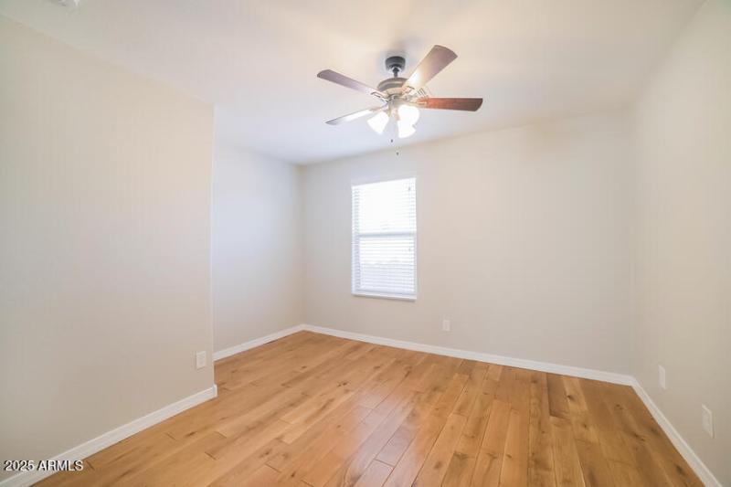 008-photo-bedroom-11858567