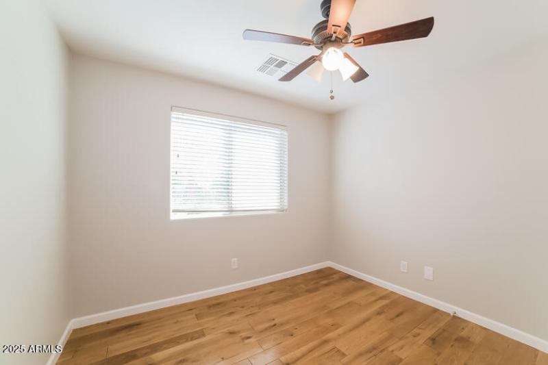 009-photo-bedroom-11858568