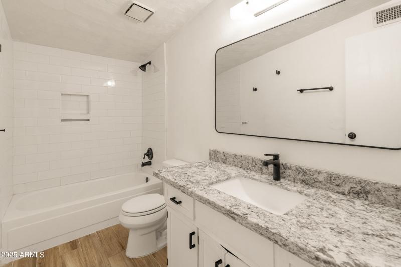 1407 E Mountain View Rd-1