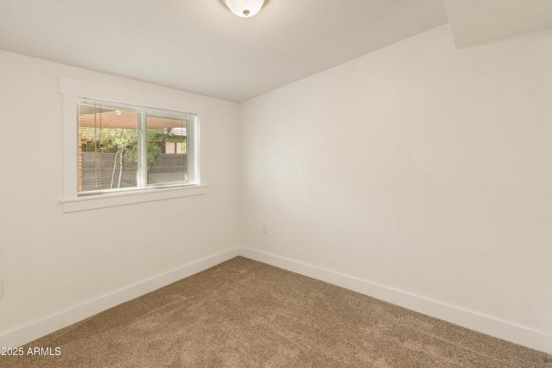 1407 E Mountain View Rd-5