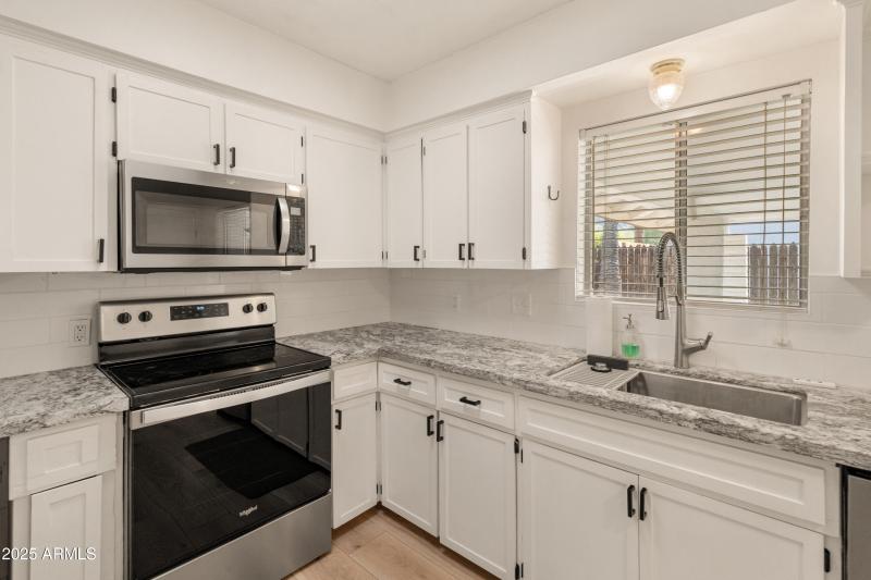 1407 E Mountain View Rd-19