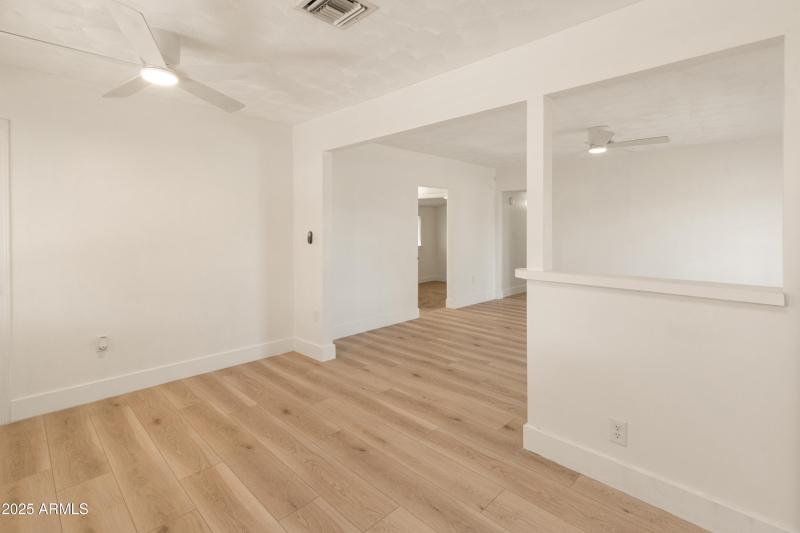 1407 E Mountain View Rd-21