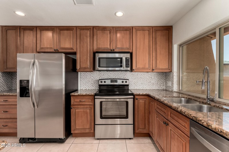 Stainless Appliances & Views