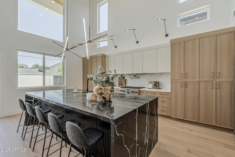 12-web-or-mls-Piccadilly-12