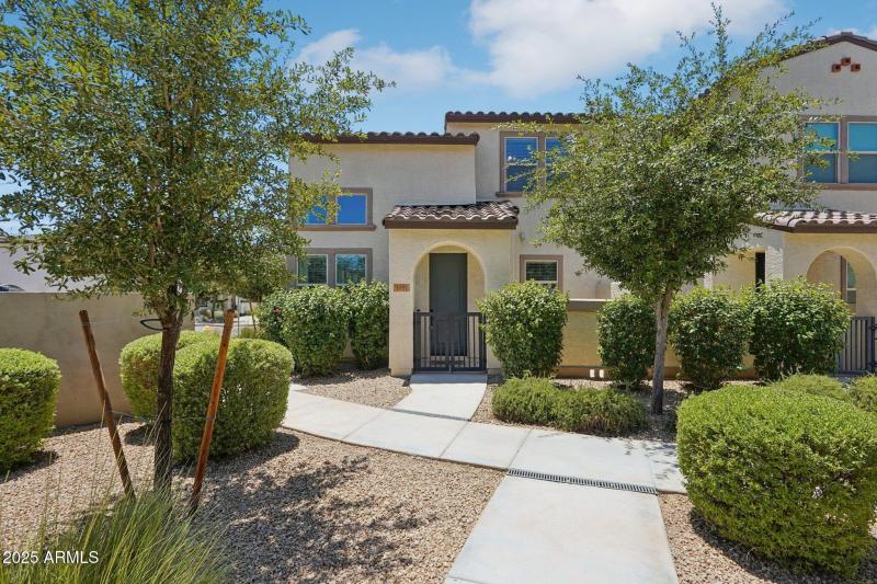 1-web-or-mls-W Encanto Blvd-2106-001