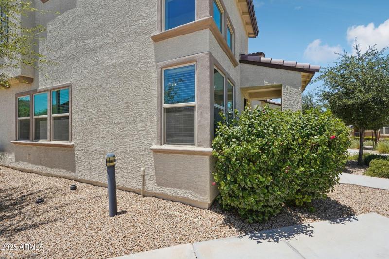 4-web-or-mls-W Encanto Blvd-2106-004