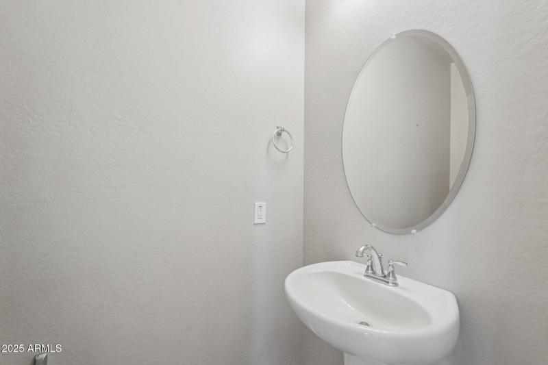 21-web-or-mls-W Encanto Blvd-2106-017