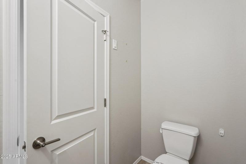 22-web-or-mls-W Encanto Blvd-2106-018