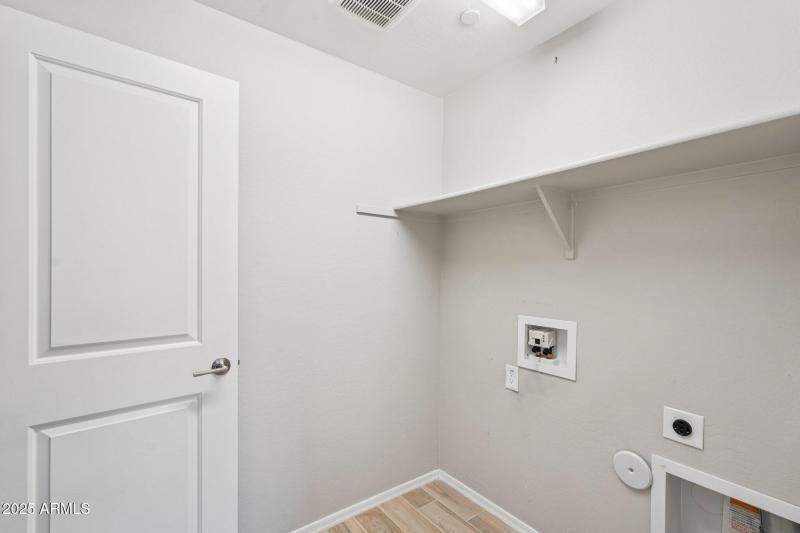 23-web-or-mls-W Encanto Blvd-2106-019