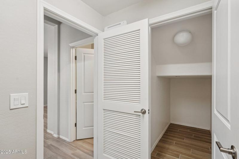 24-web-or-mls-W Encanto Blvd-2106-020