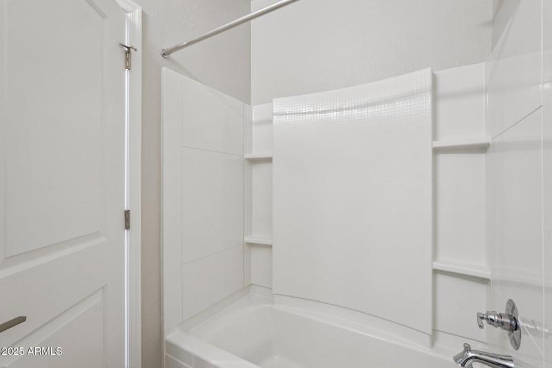 30-web-or-mls-W Encanto Blvd-2106-026