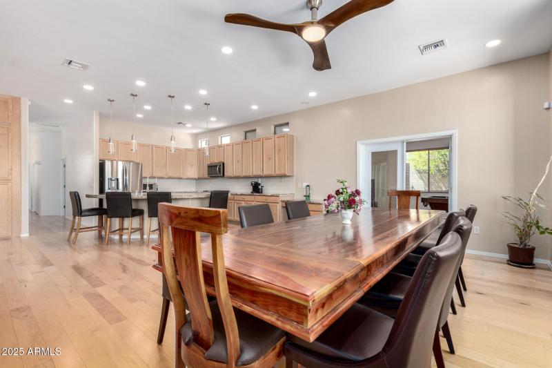 Spacious Dining Meets Open Plan