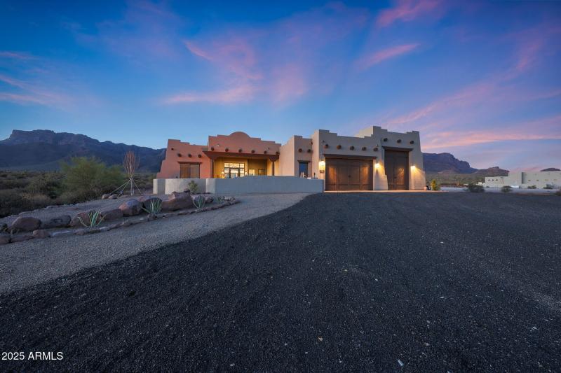 Mountain Views & Sunsets!