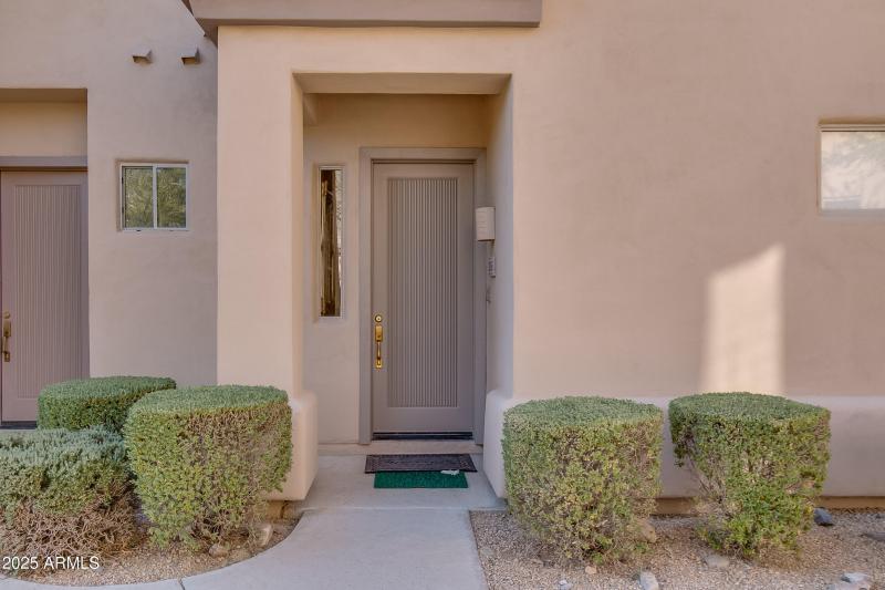 Thompson Peak-052 - front door