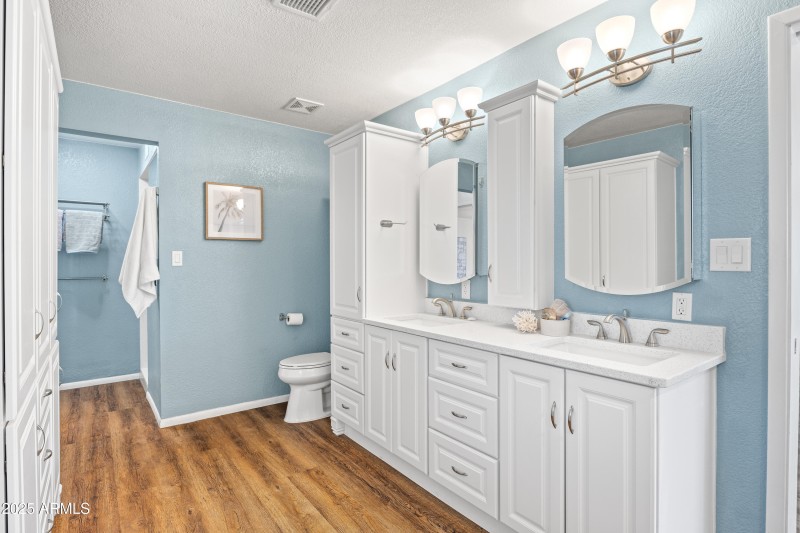 6819 E Grandview Primary Vanities