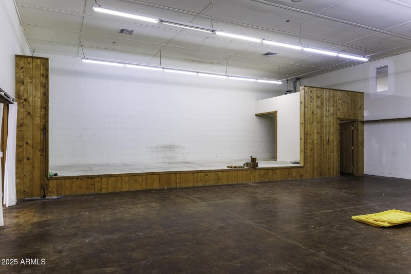 Auction Room Left
