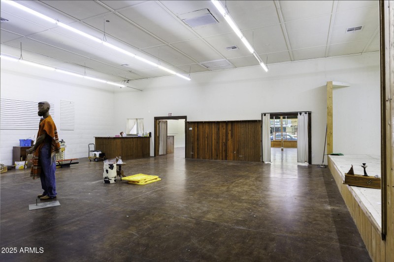 Auction Room Right