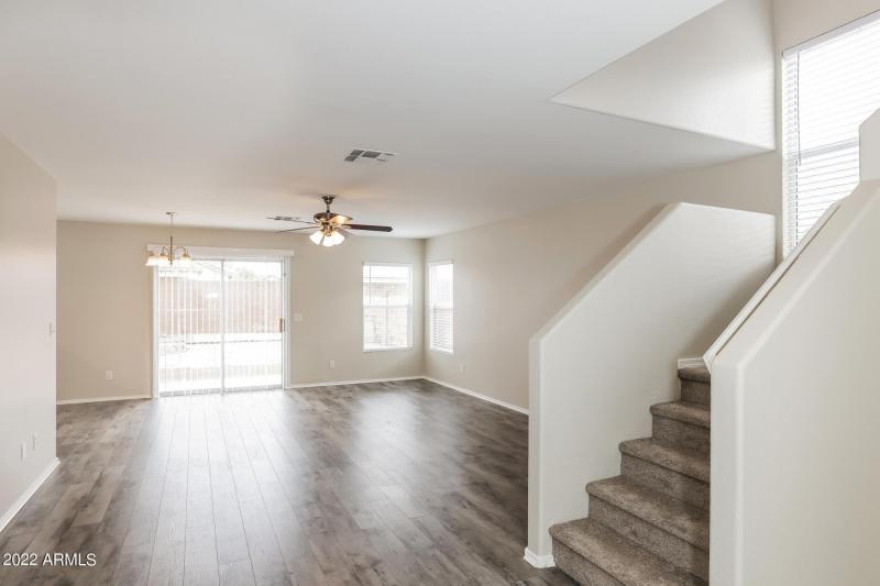 001-photo-living-room-11516360