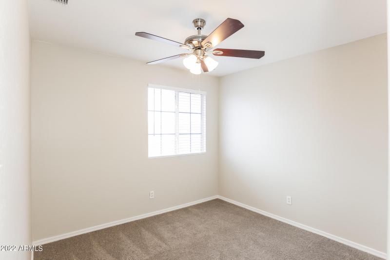 009-photo-bedroom-11516354