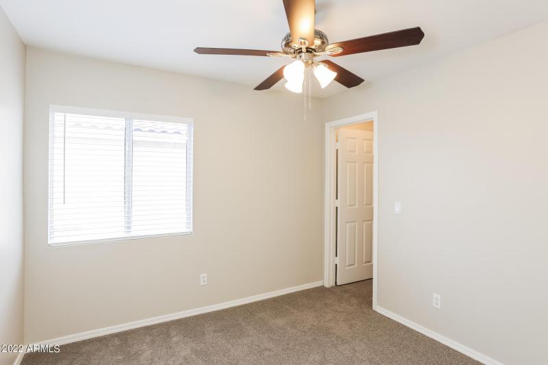 010-photo-bedroom-11516355