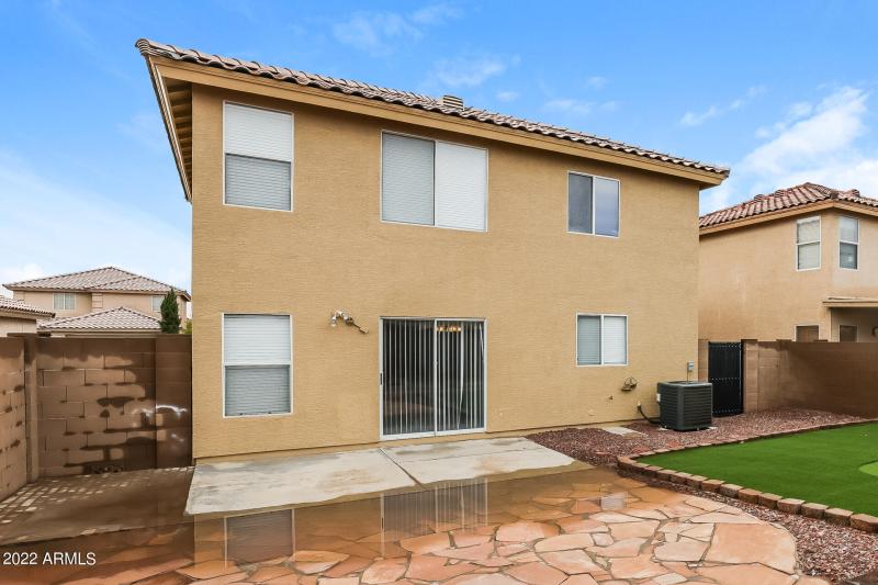 013-photo-rear-view-11516358