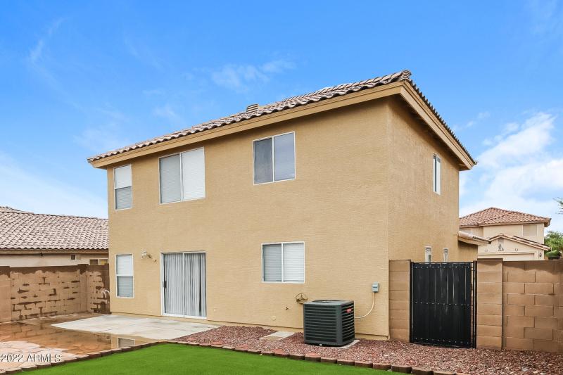 014-photo-rear-view-11516359