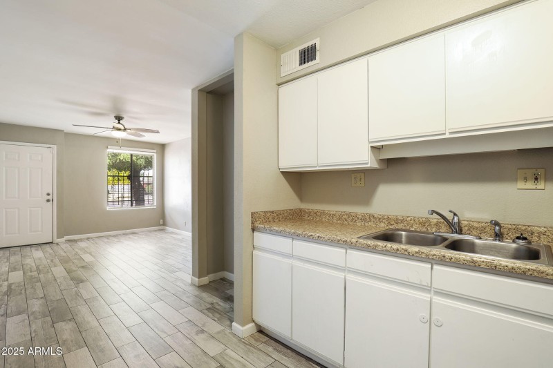 Unit 1 Kitchen3