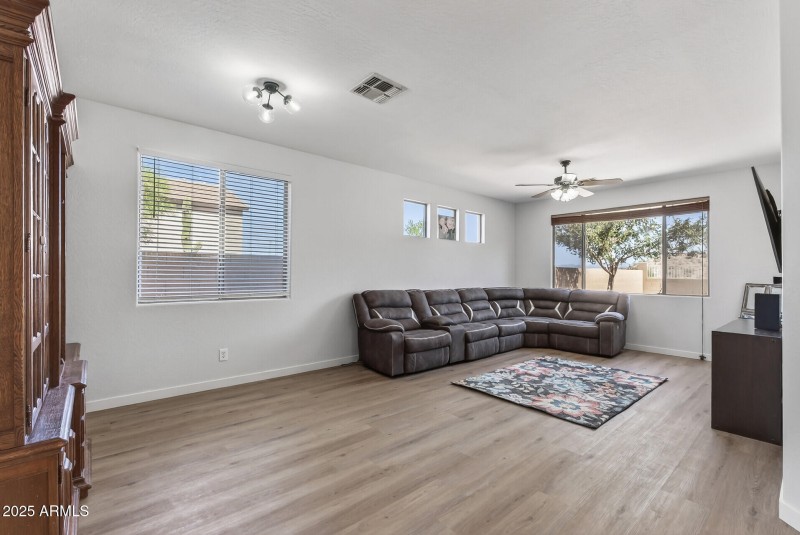 9 Living & Dining Rm