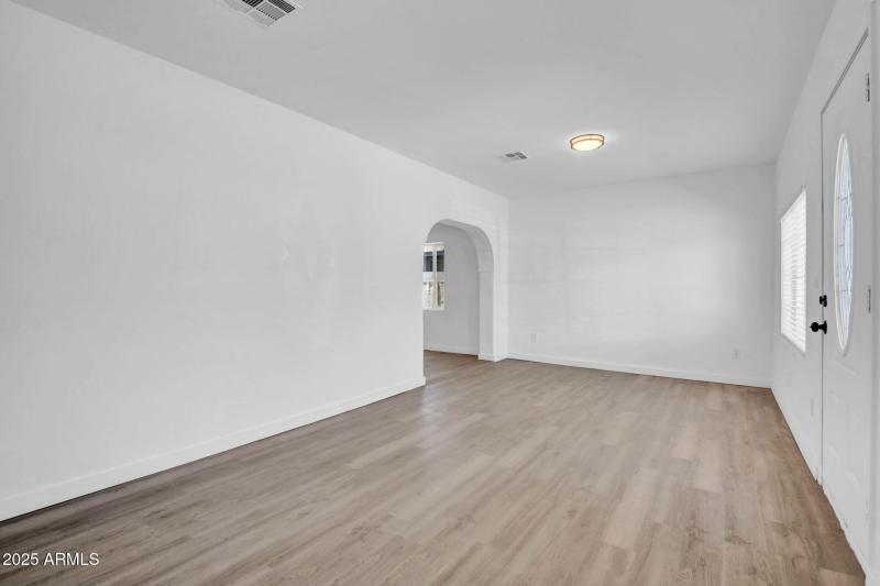 5-web-or-mls-538 S Macdonald-5