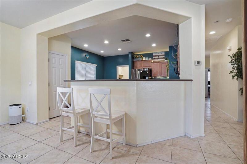 Kitchen Breakfast Bar