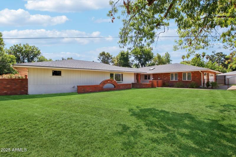 5-web-or-mls-N 15th Ave-L2706-003