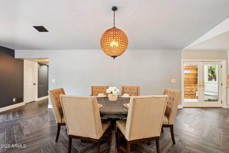 14-web-or-mls-N 15th Ave-L2706-012