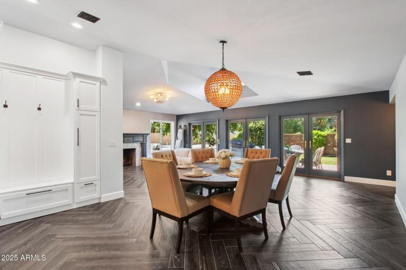 16-web-or-mls-N 15th Ave-L2706-014