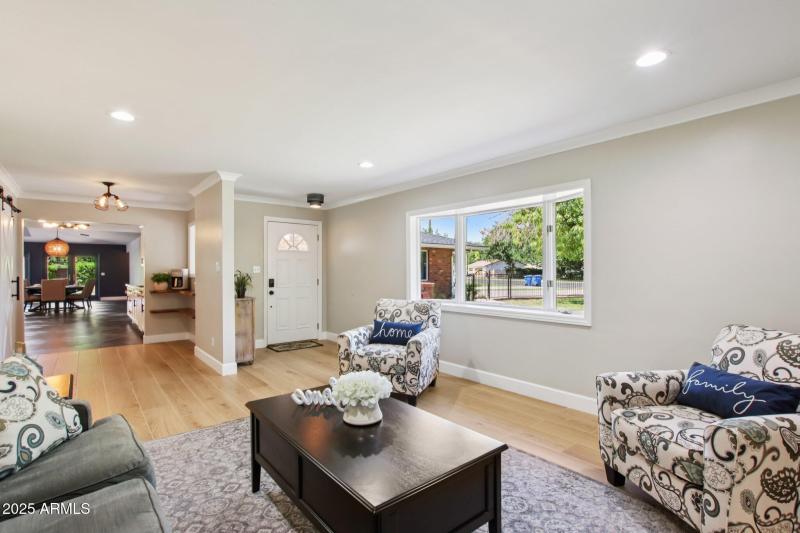 29-web-or-mls-N 15th Ave-L2706-027