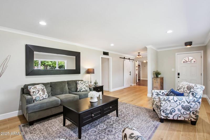 30-web-or-mls-N 15th Ave-L2706-028