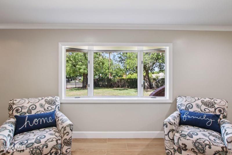 31-web-or-mls-N 15th Ave-L2706-029