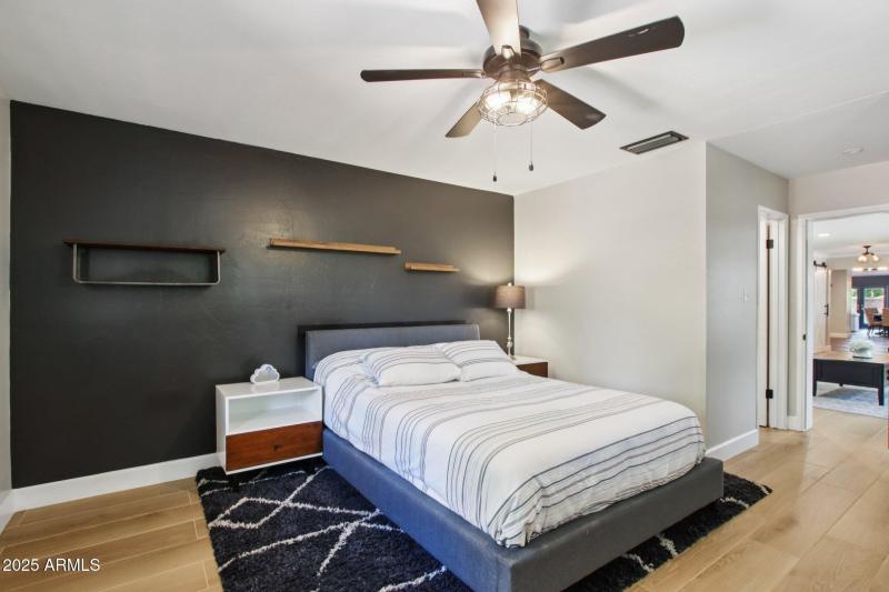 33-web-or-mls-N 15th Ave-L2706-031