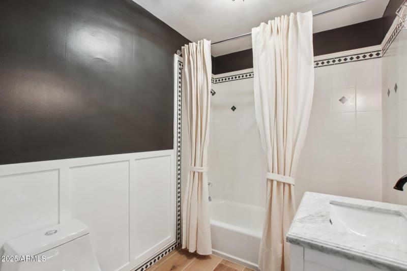 34-web-or-mls-N 15th Ave-L2706-032