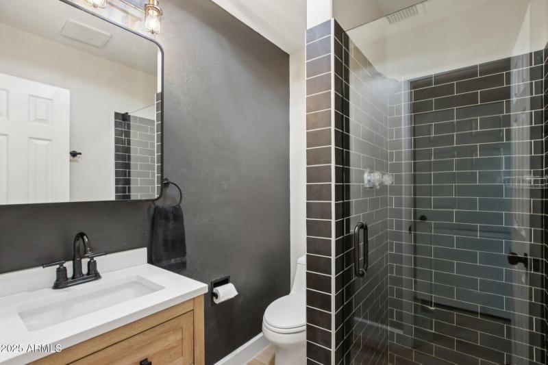 50-web-or-mls-N 15th Ave-L2706-048