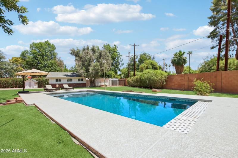 63-web-or-mls-N 15th Ave-L2706-061