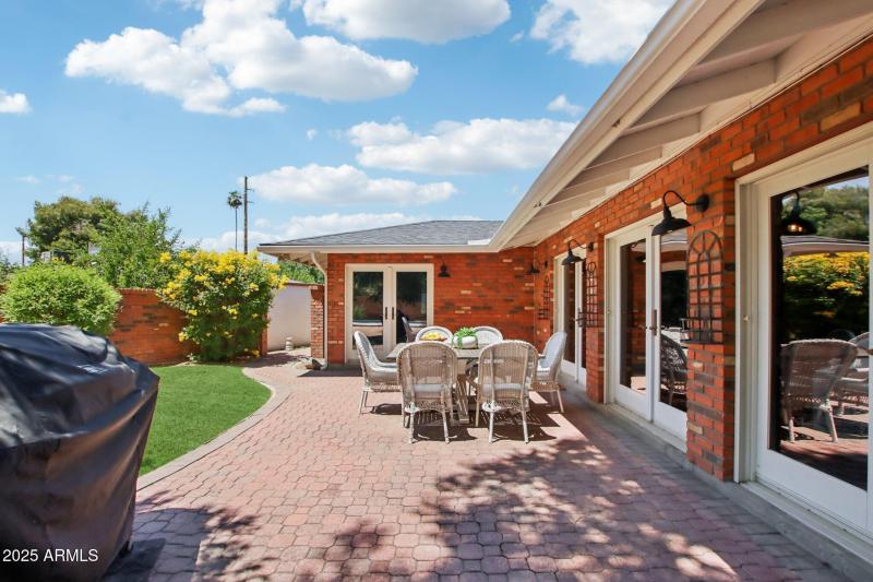 64-web-or-mls-N 15th Ave-L2706-062