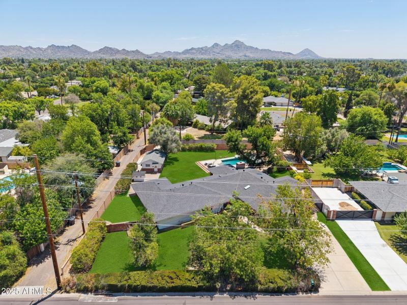 66-web-or-mls-N 15th Ave-L2706-064