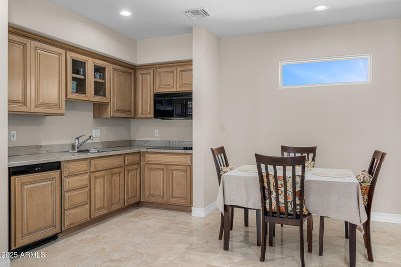 casita dining and kitchen