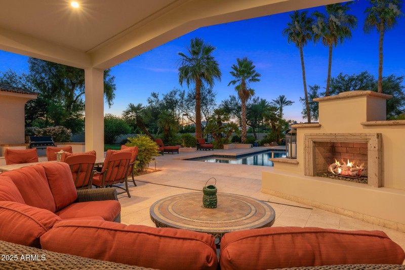 covered patio lounge