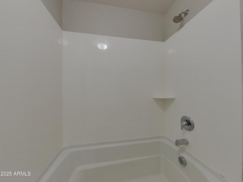 12_pc_omsAf2YHom_273y5LIQFy_layout_1