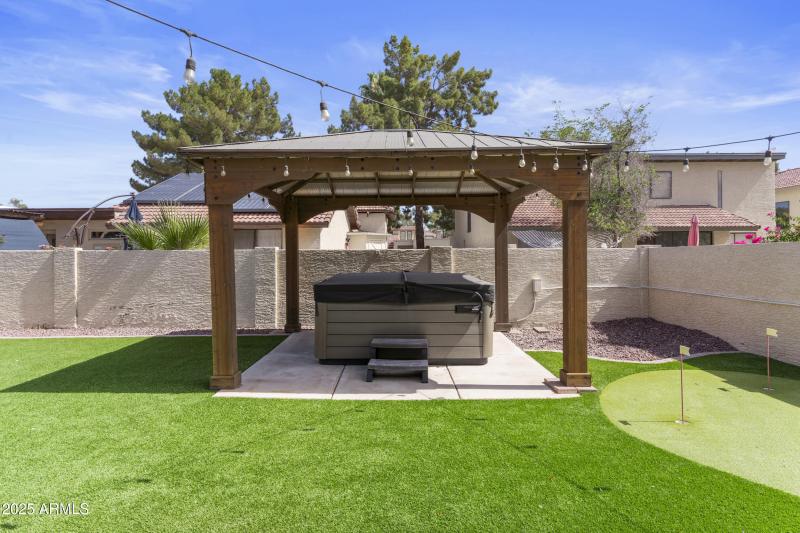Hot Tub w/ Pergola
